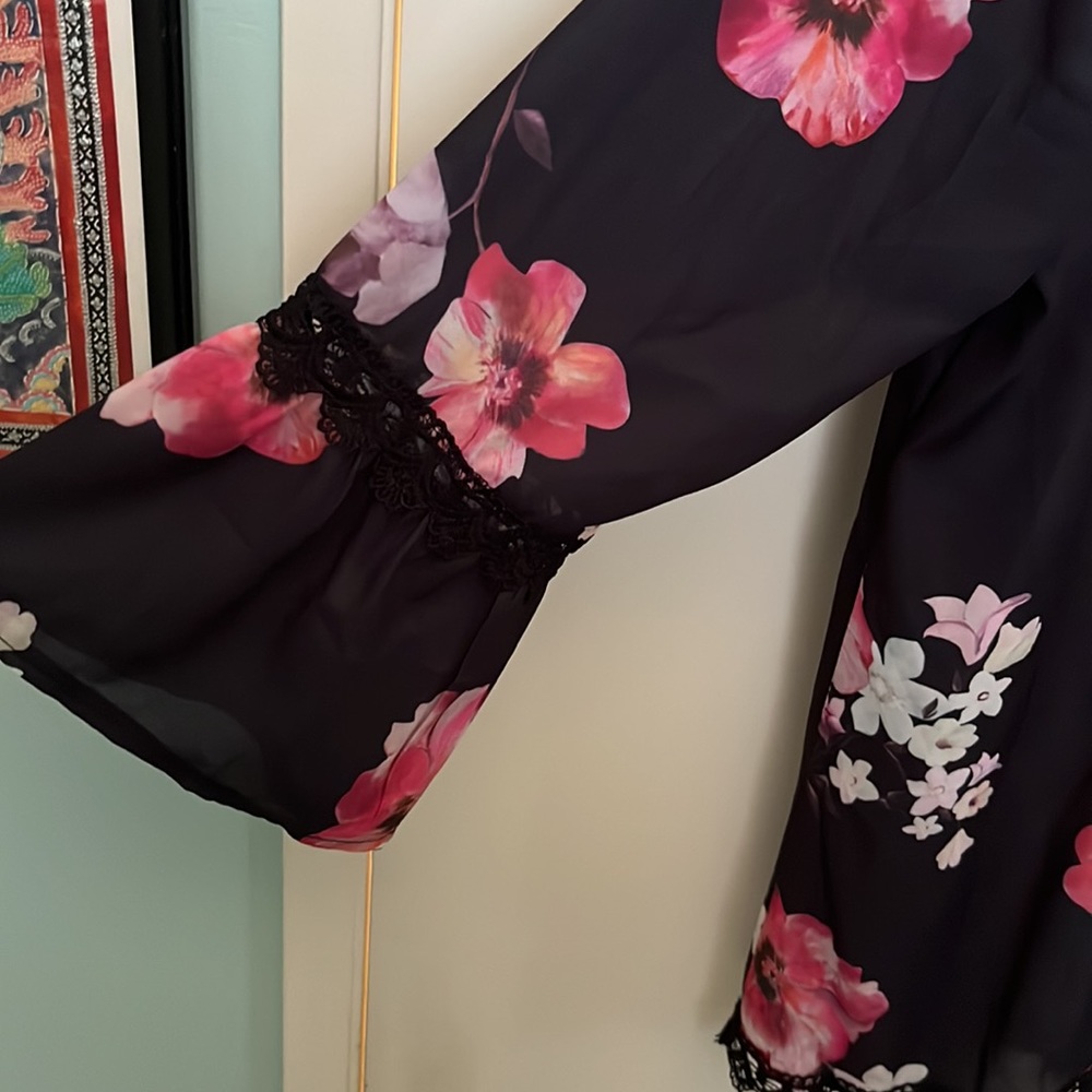50% off! Kimono floral long sleeve cover up NWOT - Picture 2 of 3
